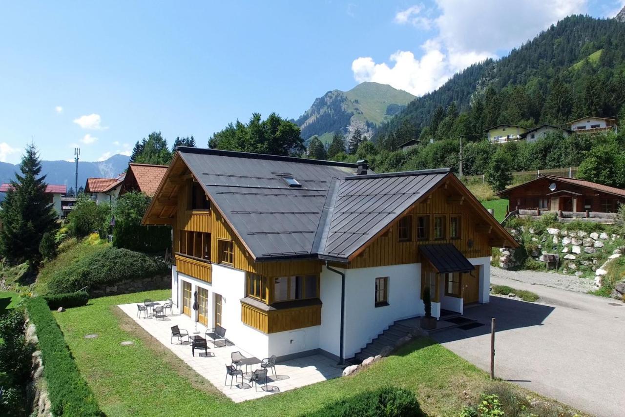 Apartmenthaus Matri By Pferd Auf Wolke Dalaas Zewnętrze zdjęcie